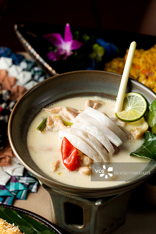 椰子椰子肉椰子汤奶油鸡汤鸡肉椰子鸡椰香奶油鸡汤泰国菜泰国美食东南亚美食图片素材