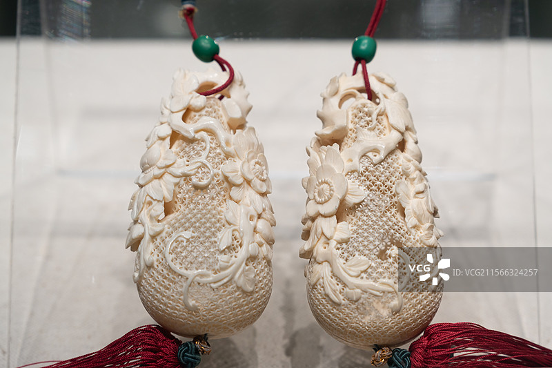 象牙镂空雕花卉纹香囊，清代，广州十三行博物馆藏品图片素材