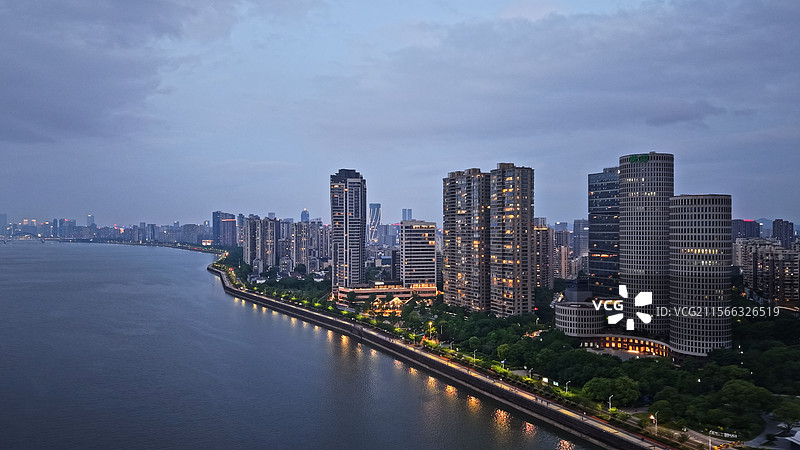 杭州滨江区闻涛路夜景图片素材
