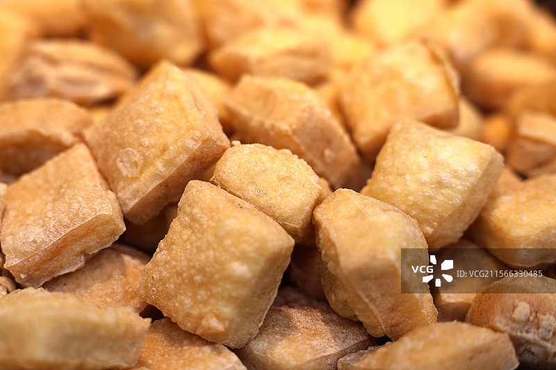 金黄色的方块油炸豆腐图片素材