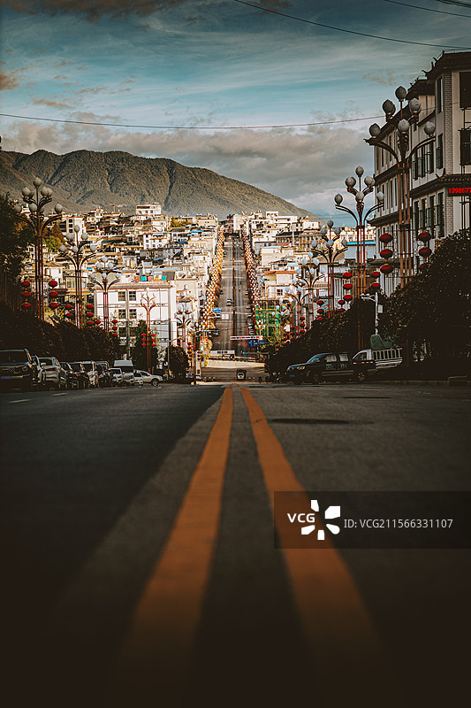 云南省迪庆藏族自治州维西傈僳族自治县兴维大道，很有特色的一条街图片素材