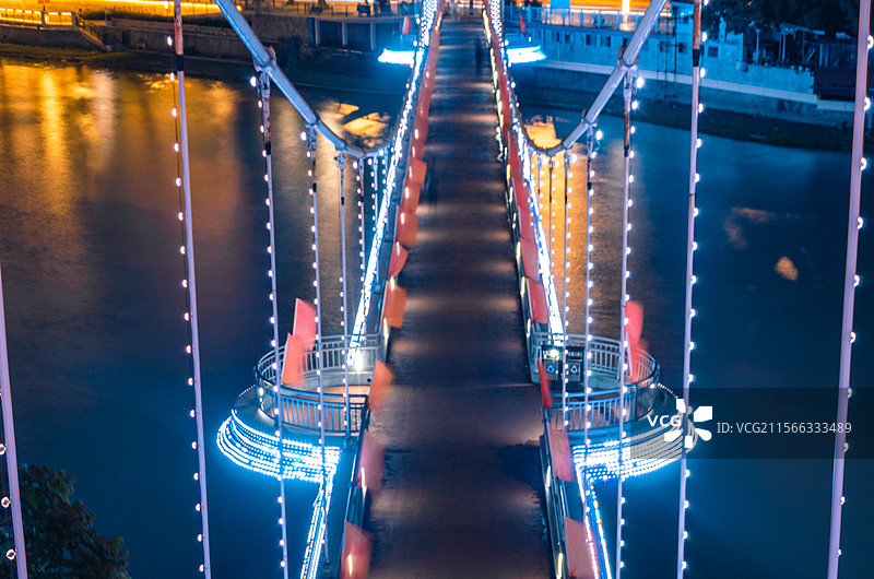 福建省福州江心公园的悬索桥夜景图片素材