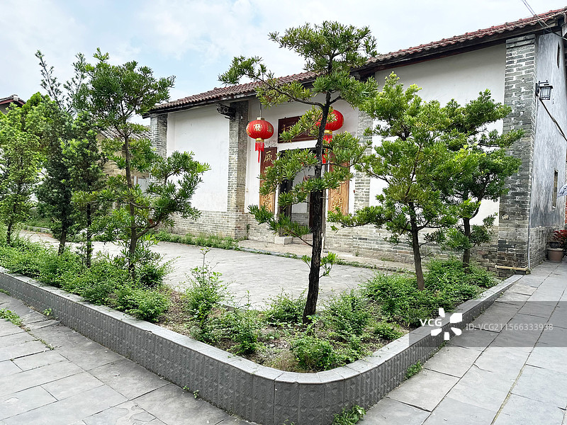 天空下地标建筑历史文化广西玉林市鹏洞村古建筑庭院旅游度假背景图片素材