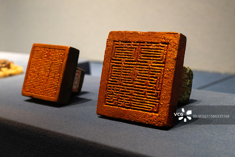 中统二年“管领燕京北京路打捕官之印”铜印、龙风七年“管军总管府印”铜印 元朝 山东省济宁市博物馆新馆图片素材