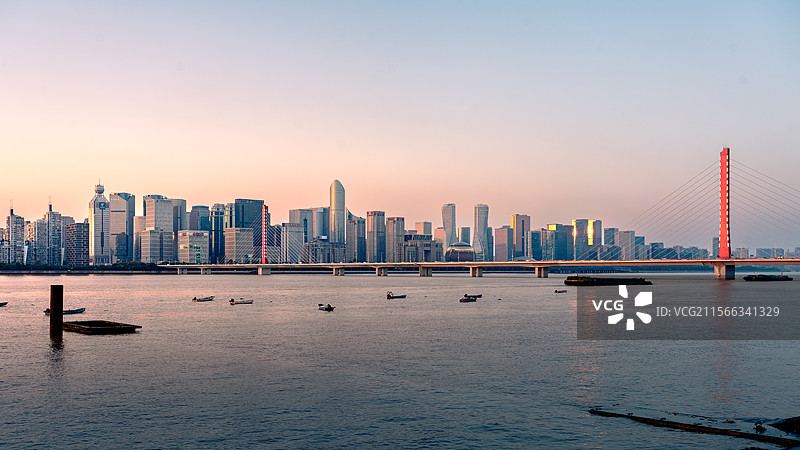 杭州钱江新城西兴大桥日落尽显繁华风光图片素材