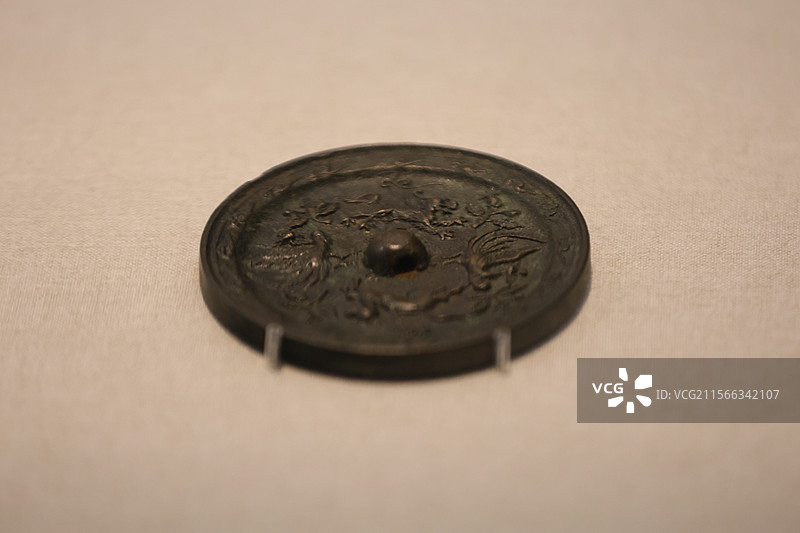 中国古代传统文化工艺宋朝金朝陶瓷铜镜特写图片素材