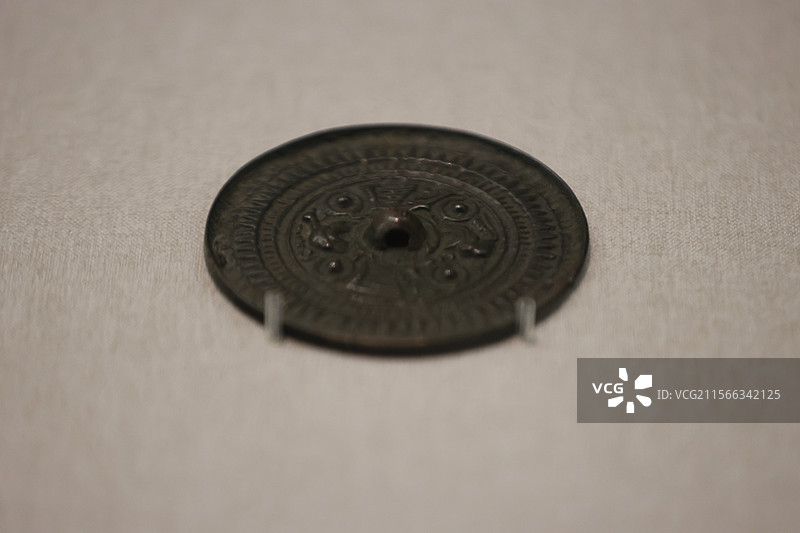 中国古代传统文化工艺宋朝金朝陶瓷铜镜特写图片素材