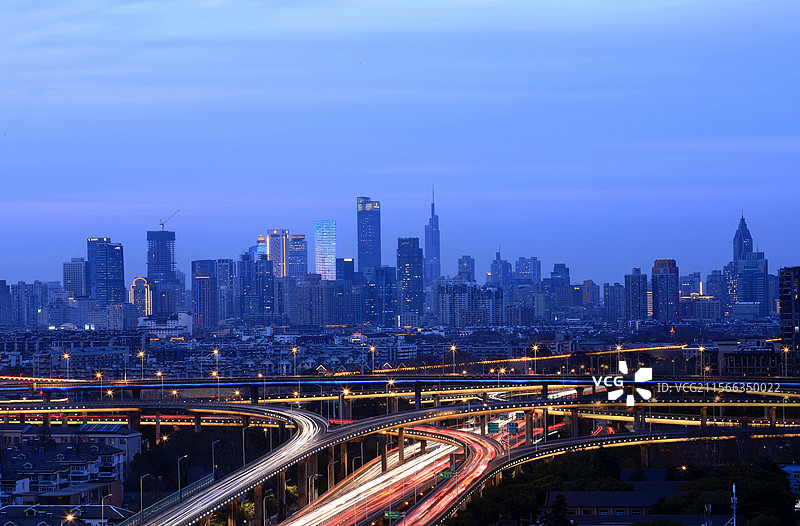 南京卡子门立交桥和市区夜景图片素材