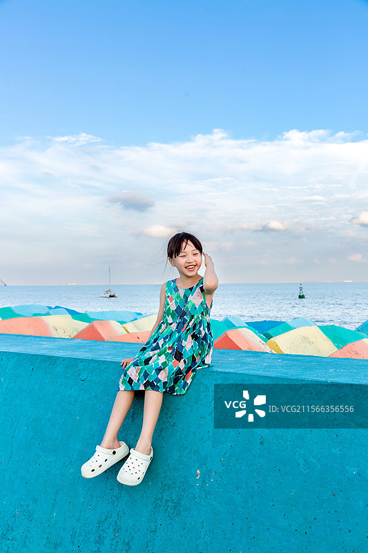 可爱亚洲小女孩户外儿童肖像图片素材