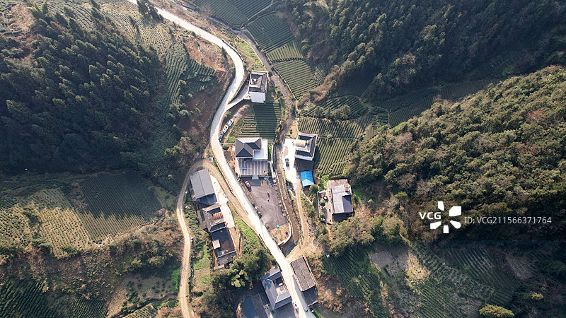 农村山路大山民居图片素材