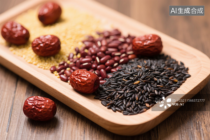 【AI数字艺术】桌面上，木质托盘上散放着几颗红枣，小米，红豆，黑米，高清特写图片素材