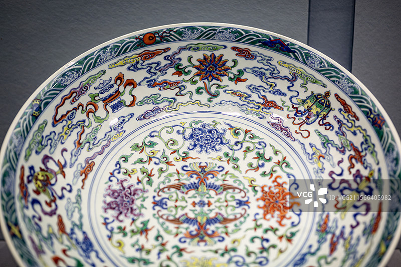 中国国家博物馆藏清雍正斗彩八吉祥纹盘图片素材