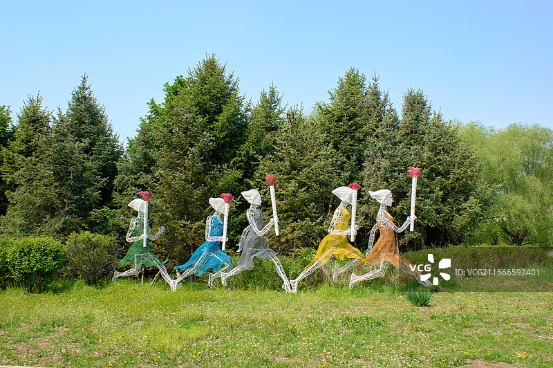 沈阳沈北新区蒲河北岸运动主题雕塑，城市户外风光，自然生态环境，城市健康步道，旅游景点，健身跑步休闲图片素材