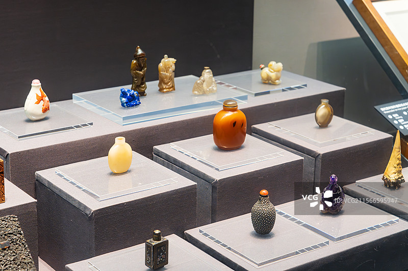各式各样的鼻烟壶展览图片素材