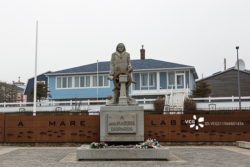 旅游胜地圣皮埃尔与密克隆群岛，圣皮埃尔岛地标景观，失踪水手（Marins Disparus）纪念碑图片素材