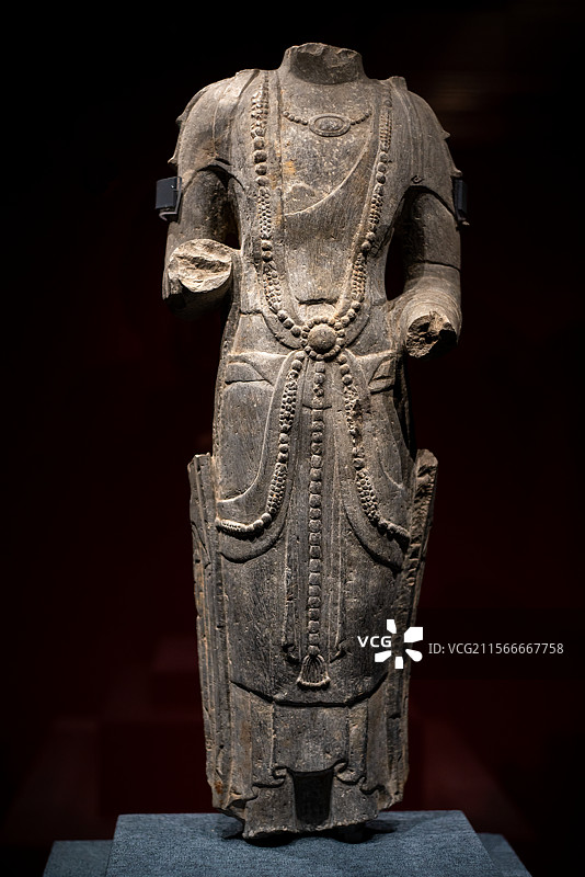 北京嘉德艺术中心“看见微笑古青州造像艺术特展”馆藏重要文物——博兴县博物馆藏北朝青石菩萨躯干图片素材