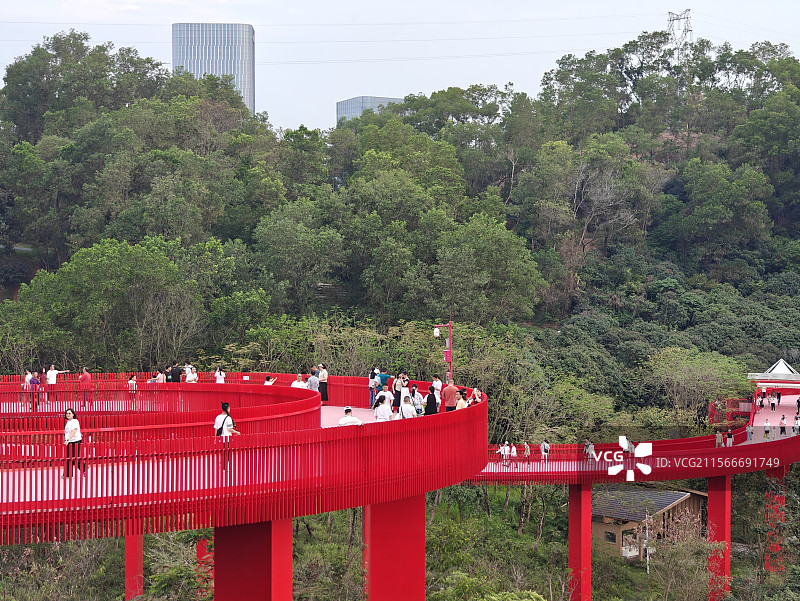 深圳虹桥公园-悬浮在光明区上的一抹红图片素材