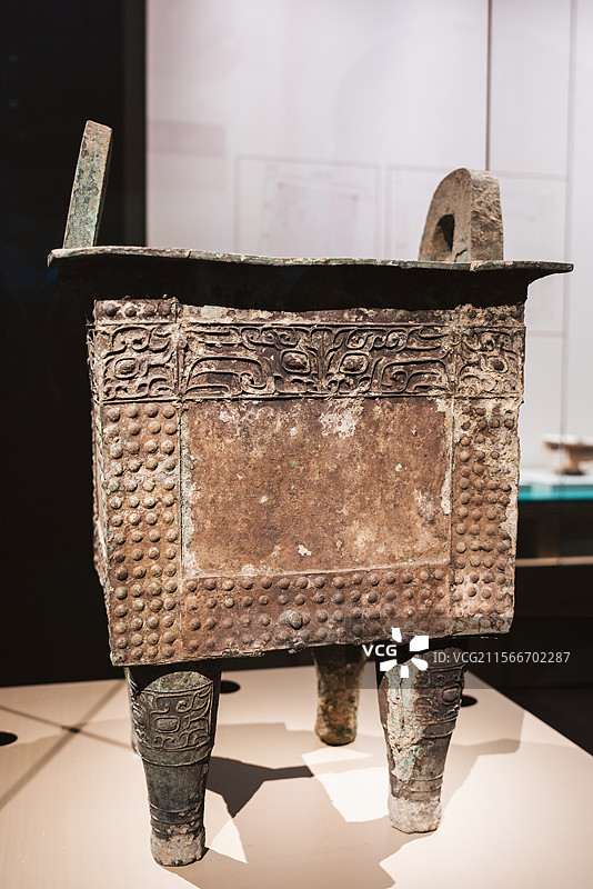 安阳殷墟博物馆 中商 兽面纹铜方鼎图片素材