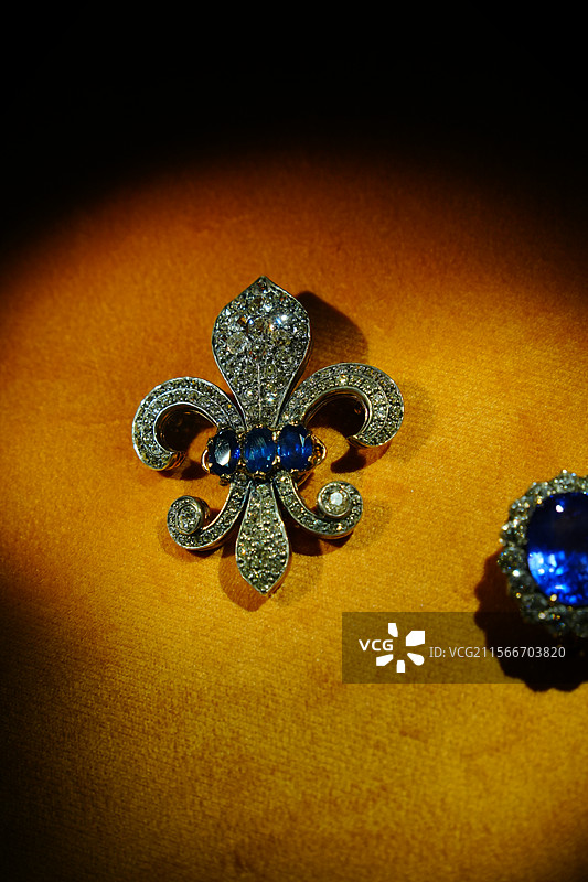 上海历史博物馆珠宝展-蓝宝石胸针（法国，19世纪）图片素材