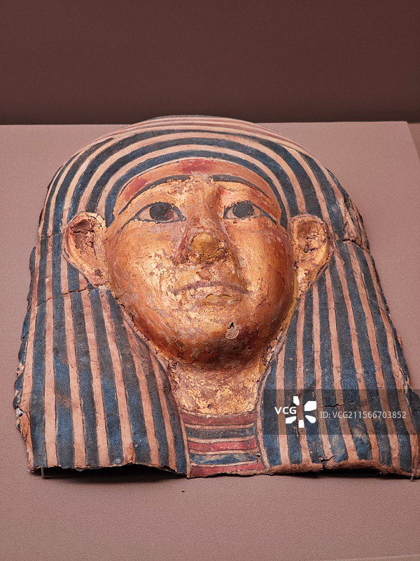 上海博物馆古埃及文明大展彩绘条纹面具展示图片素材