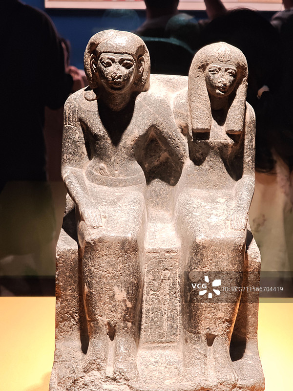 上海博物馆古埃及文明大展双人坐像雕像展示图片素材