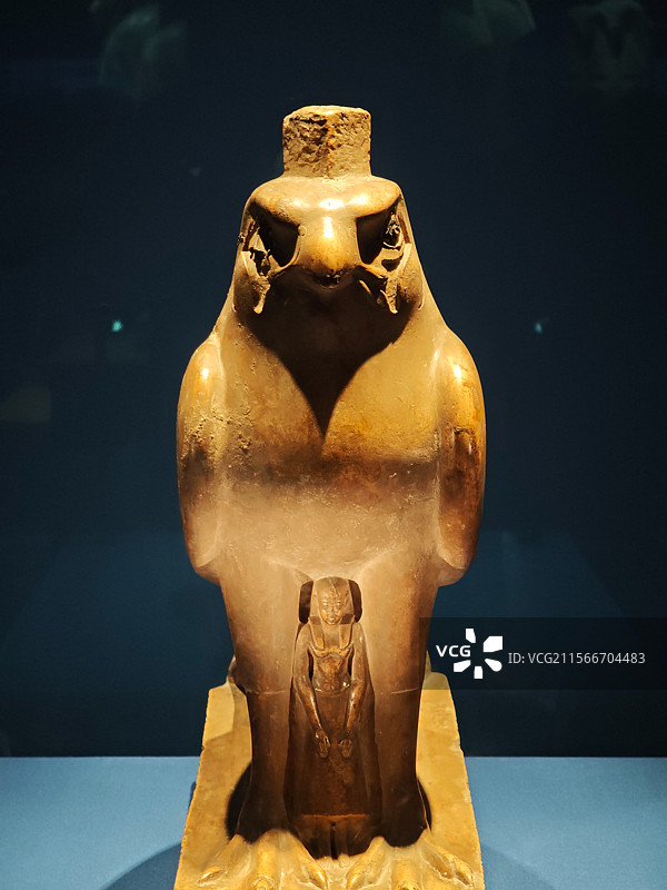上海博物馆古埃及文明大展鹰形雕像展示图片素材