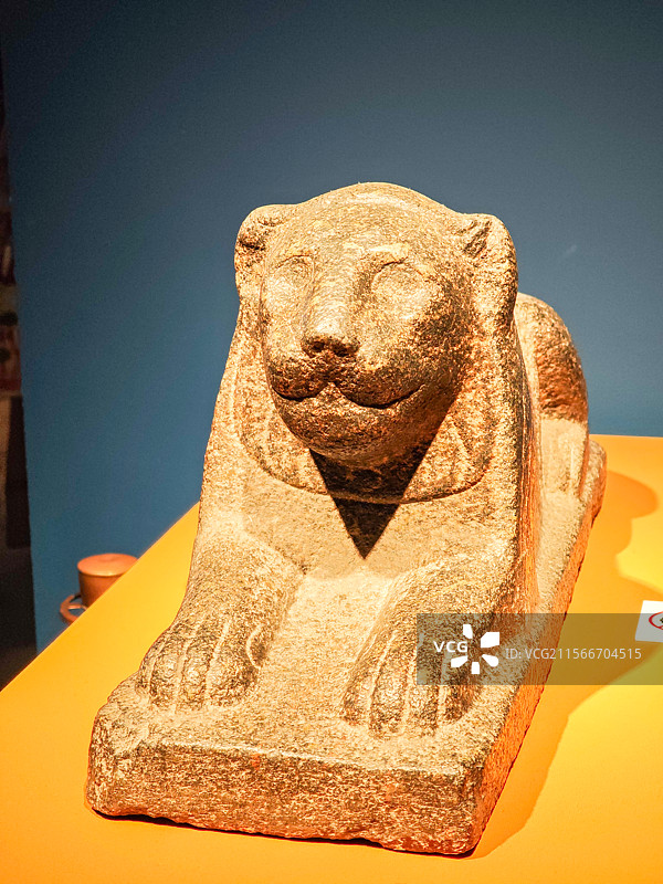 上海博物馆古埃及文明大展石质卧狮雕像展示图片素材