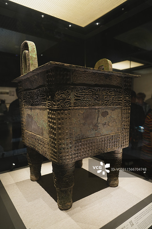 河南博物院青铜方鼎图片素材