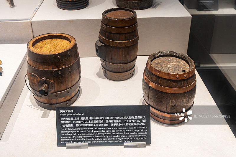 博物馆展示的木质酒桶图片素材