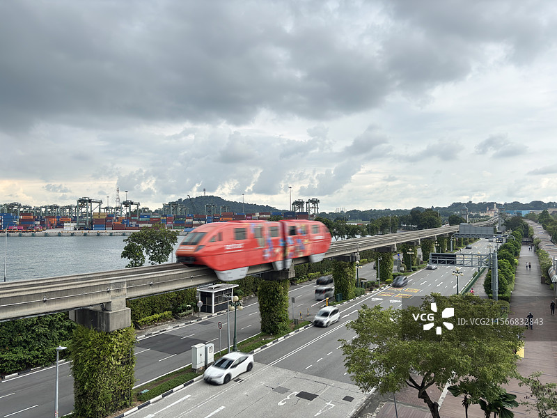 新加坡怡丰城至圣淘沙的跨海大桥与人行栈道图片素材