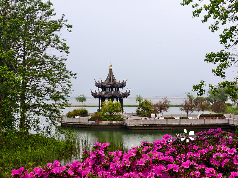 亭畔春芳映湖天——江苏无锡云湖风景区图片素材