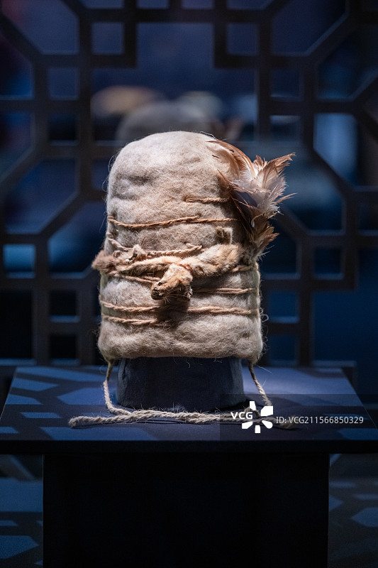 新疆维吾尔族自治区博物馆 夏 若羌县小河墓地出土 毡帽图片素材