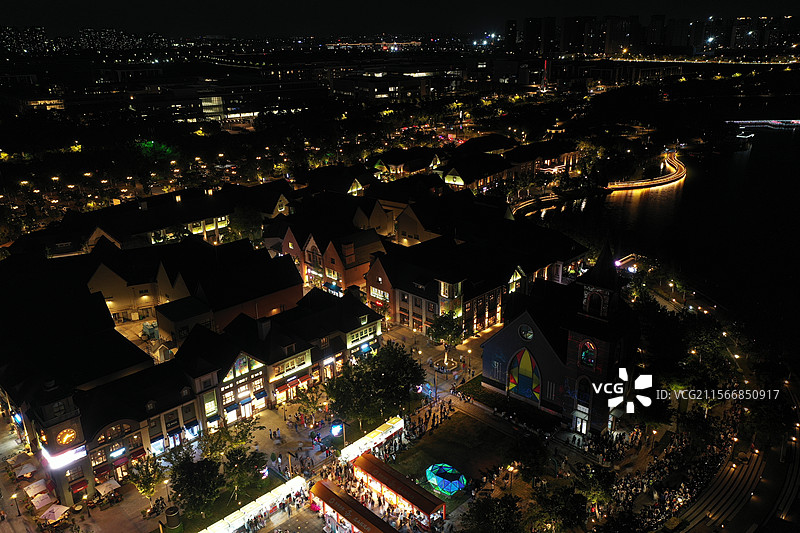 五一节期间的昆山大渔湾风情区夜景图片素材