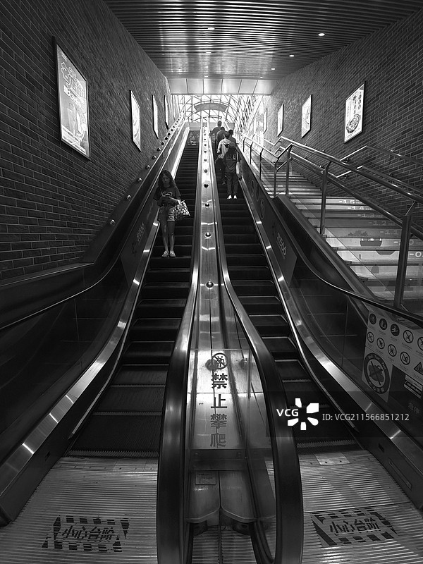 行色匆匆图片素材