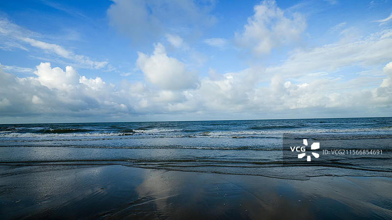 蓝天白云大海图片素材