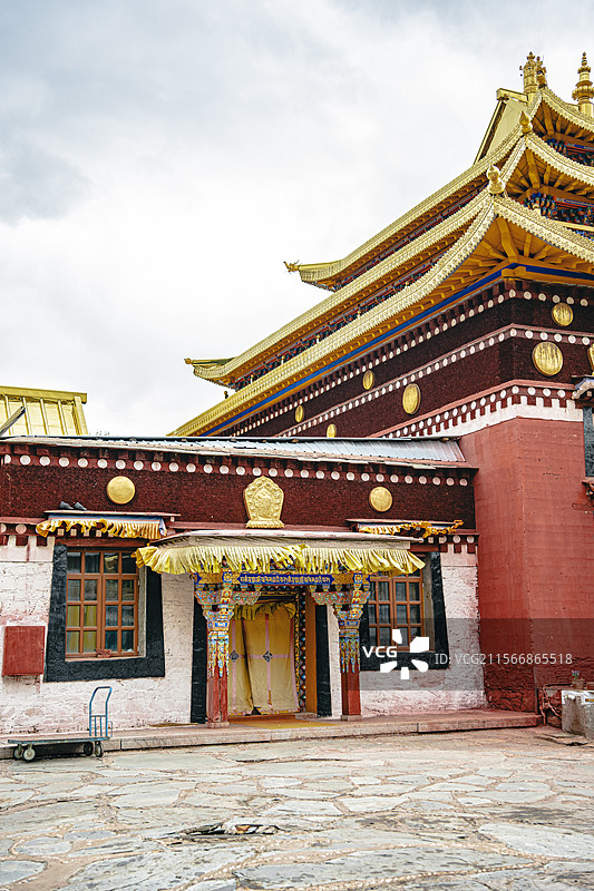 郎木寺景区格尔底寺图片素材