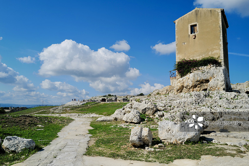 意大利西西里岛锡拉库萨尼亚波利斯考古遗址公园内古希腊剧场遗址图片素材