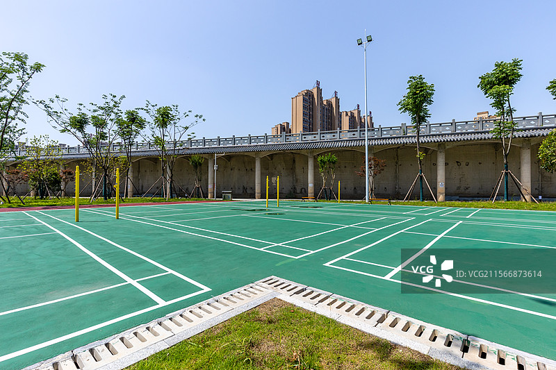 新建成的现代化市民运动场所常德鼎城区江南体育公园图片素材