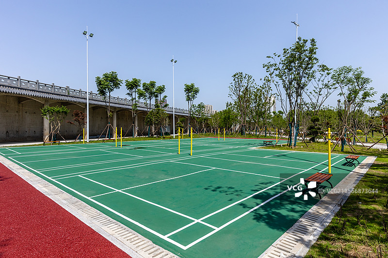 新建成的现代化市民运动场所常德鼎城区江南体育公园图片素材