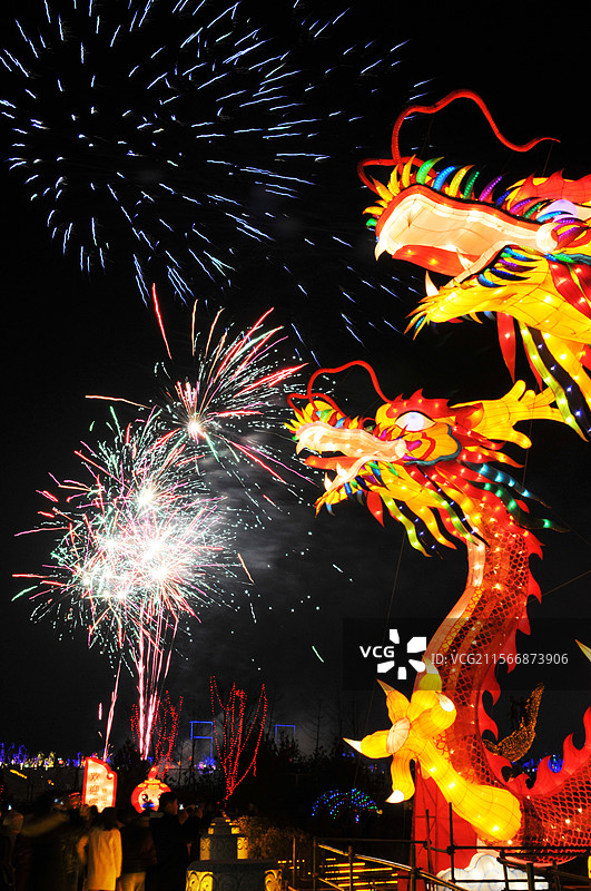 节日绽放的烟花图片素材