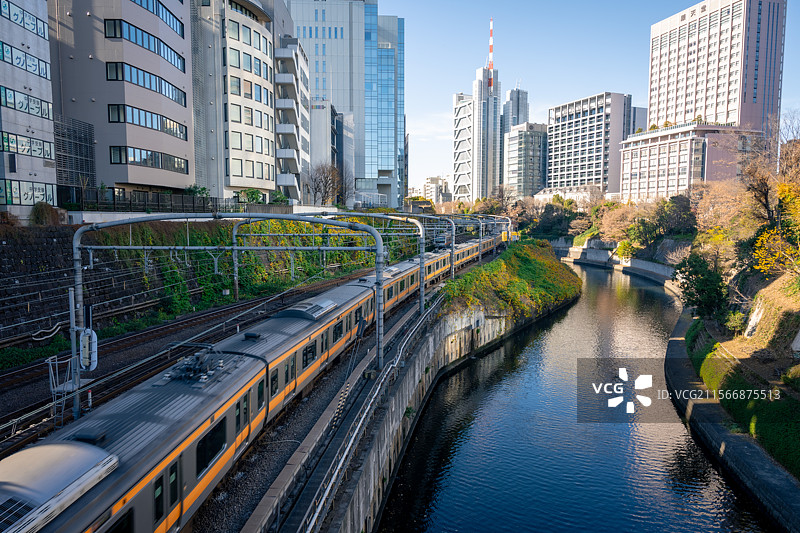 东京御茶水 河边前进的电车图片素材