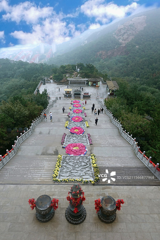 山东 荣成 赤山 寺庙 红色 绿色 广场 古建 香炉 明神 台阶 荷花 石雕 龙图片素材