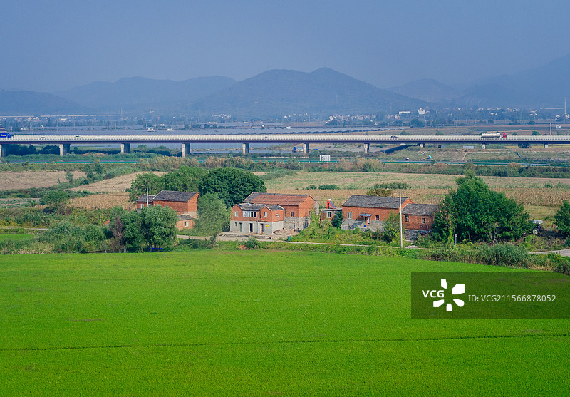 安徽巢湖城市郊外农田图片素材