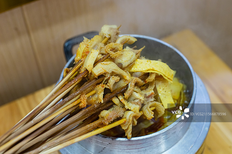 中国餐饮行业饮食产业，传统经典中国食品，美食拍摄主题，一锅涮肚毛肚，室内无人图像图片素材