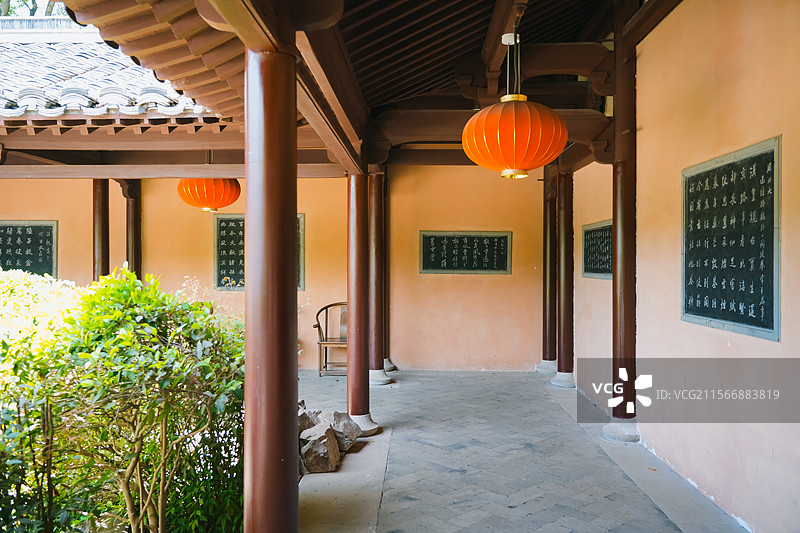 绍兴市沈园景区陆游纪念馆的碑廊  沈氏园   浙江绍兴古典园林图片素材