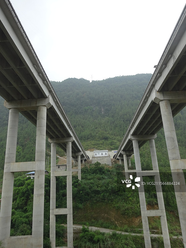 重庆市云阳县的汽车销售门店和展销会品牌新能源汽车 电动汽车电动车燃油车图片素材