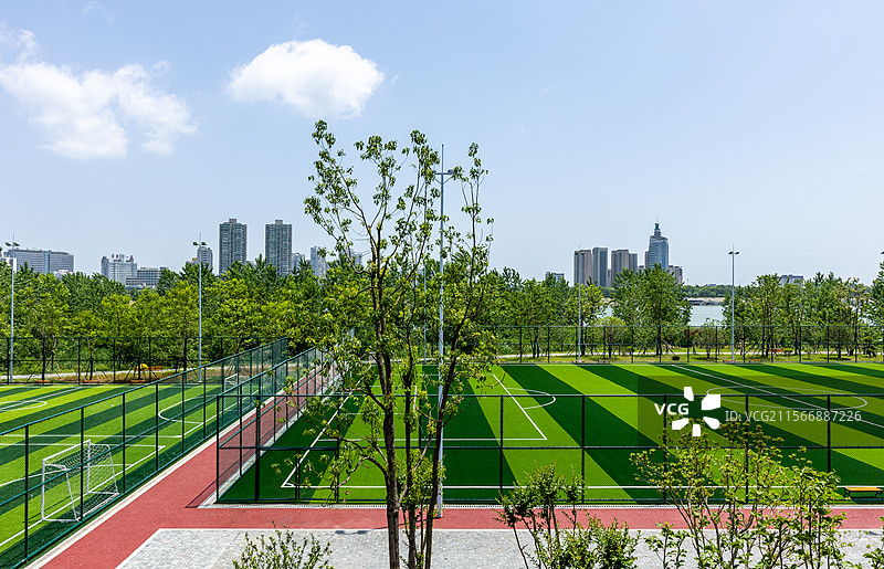 常德鼎城 江南体育公园中市民运动锻炼用足球场图片素材