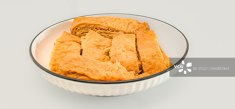 盘子里的五香素鸭图片素材