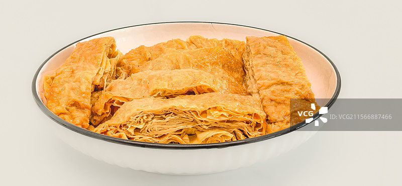 盘子里的五香素鸭图片素材