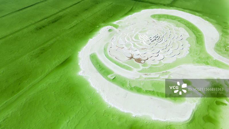 察尔汗盐湖万丈盐桥图片素材